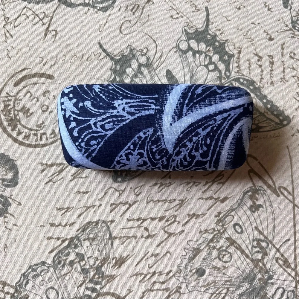 Vera Bradley Navy and Cream Eyeglass Case - Picture 2 of 2